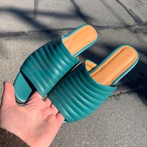 Beklina ribbed clogs